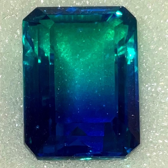 LARGE EMERALD CUT LOOSE QUARTZ STONE - Picture 1 of 3